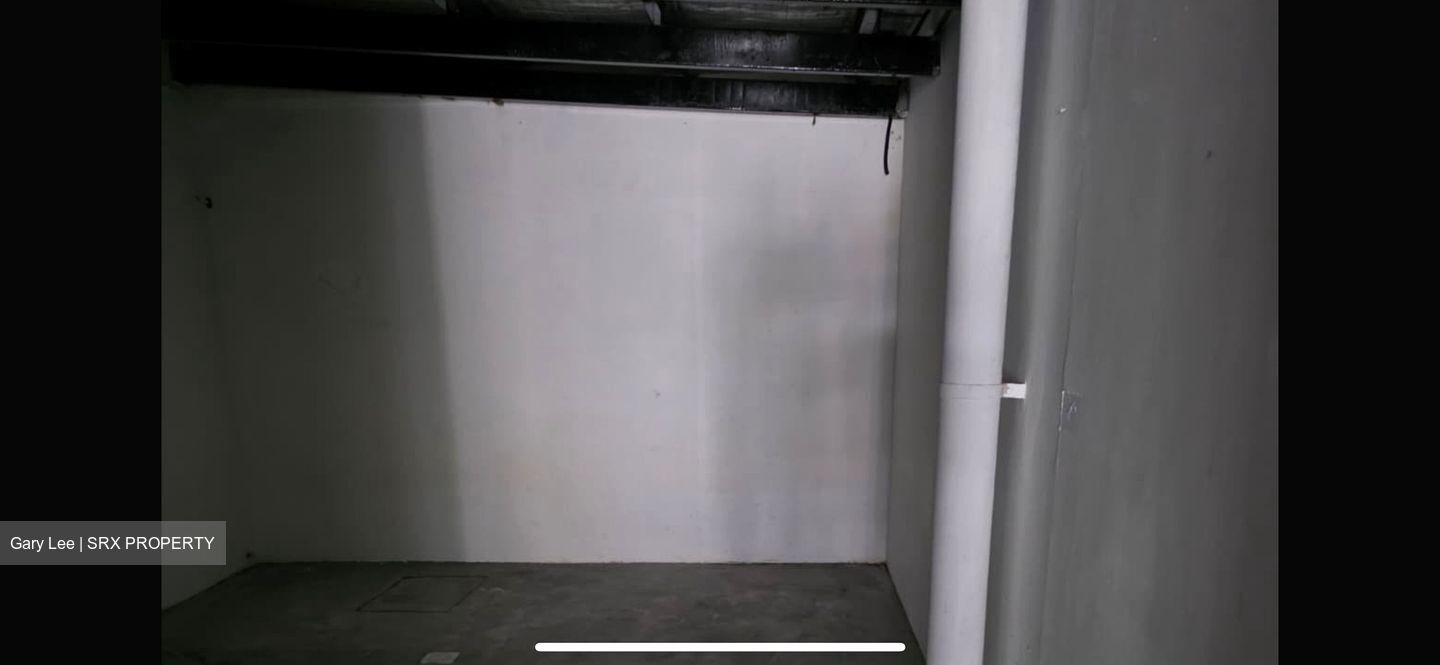 Macpherson Road (D13), Retail #523889011